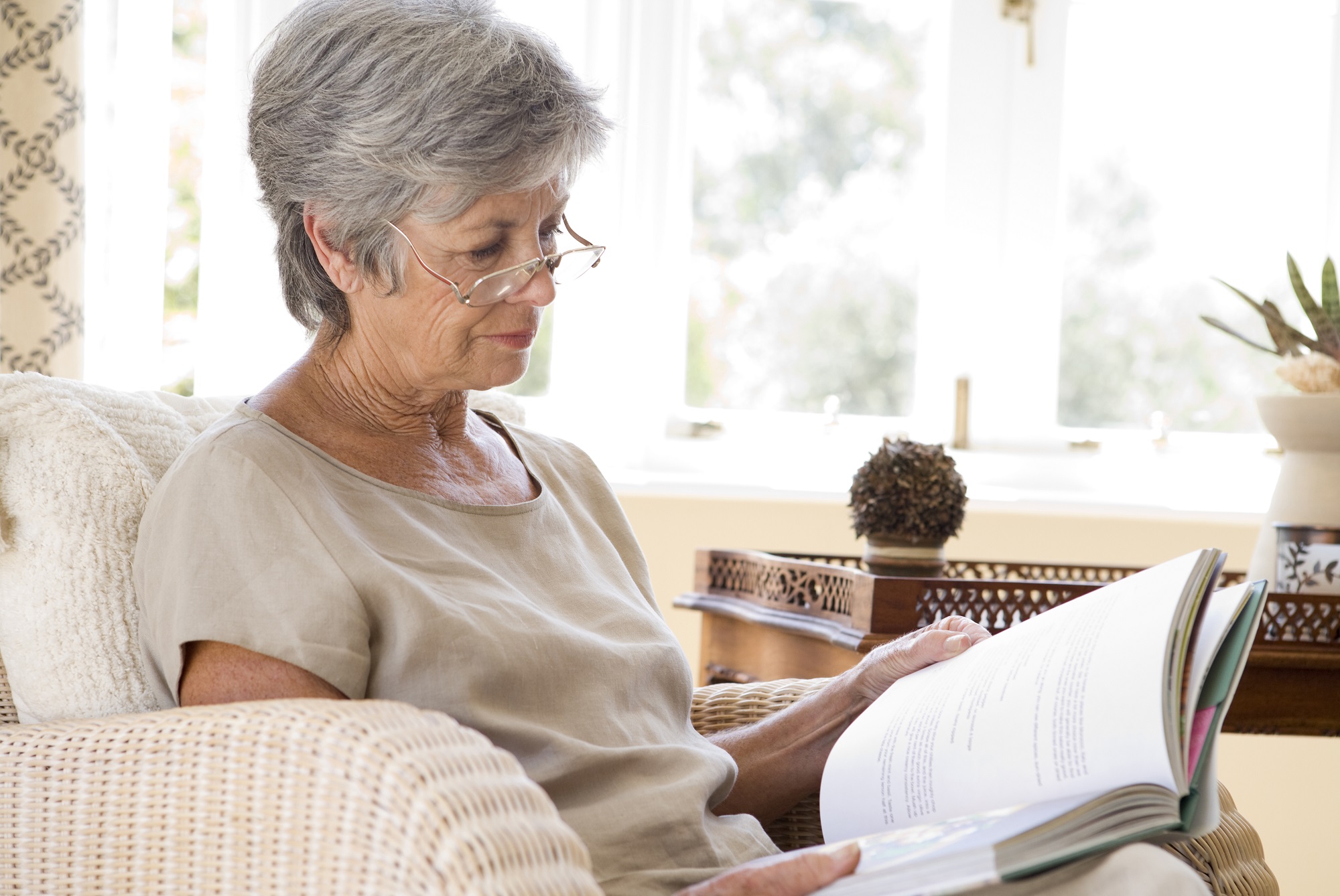 Les bienfaits de la lecture chez les personnes âgées
